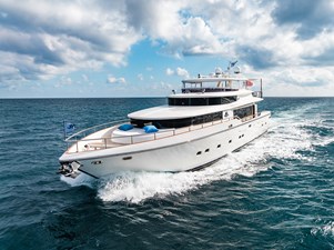 SOUTHERN BELLE 102 Bow Quarter