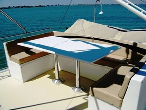 BLACK POWDER 20 FLYBRIDGE CUSTOM DINETTE