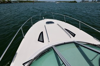 ANTANI 6 330-SUNDANCER-SEA-RAY-2014-YACHTSBLUE-BOW-AREA
