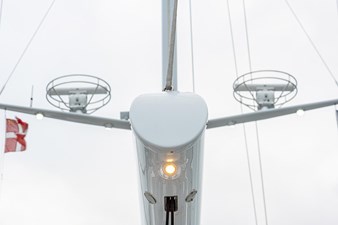 CABOCHON 9 9. Carbon mast details.