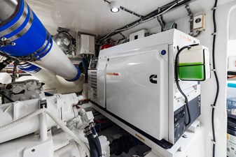 Farther & Sun 81 Engine Room