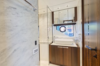 2022 Sunseeker 74 Sport Yacht  40 33_2022 74ft Sunseeker 74 Sport Yacht