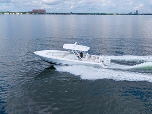 Intrepid 327 Center Console 8 32' Intrepid _ Drone-9