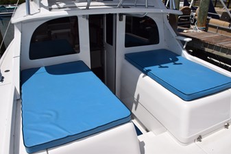 RAMPAGE 36 Great cruising lounges, cushions on engine boxes