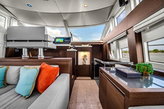 2015 Prestige 750 39 