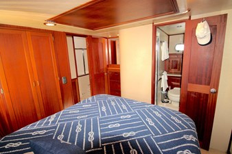 SEAGLASS 35 2006 American Tug 41: Master Stateroom 