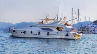 2000 Ferretti Yachts 80 9 