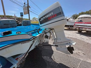 17' RANGER 1986 COMANCHE SERIES 330V 5 