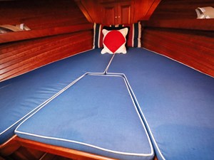 ZIG ZIG 14 ZIG ZIG, Able Wolf Class 44: V-berth with Filler