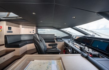 EOS 37 MAIN HELM 