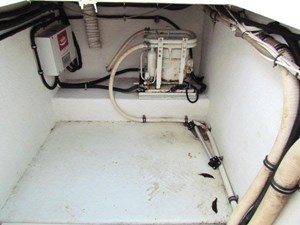 1999 Contender 35 Express Side Console 8 9