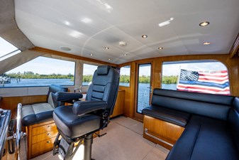 EAGLE'S NEST 49 _enclosed_flybridge_8