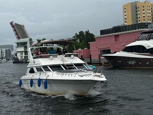 Sea Ray 440 Express Bridge 14 IMG-20250312-WA0027
