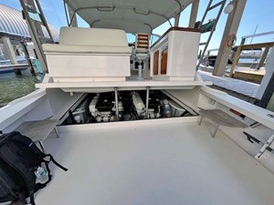 LUNA 8 LUNA, 2013 Hunt Yachts Harrier 36: Lifting Bridge Deck