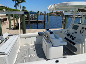 2015 Century 3200 Center Console 19 20