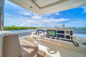 2015 Prestige 750 27 