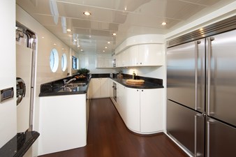 JOHNSON 110 FLYBRIDGE  4 Galley