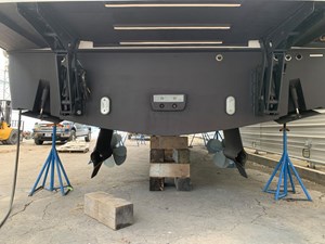 AGAIN 36 Transom Underbody