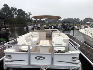 26' Crest 2007 2570 LXS 2 