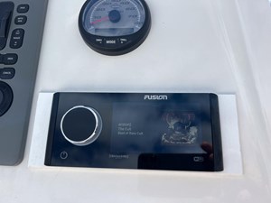 2010 Intrepid 245 Center Console 13 