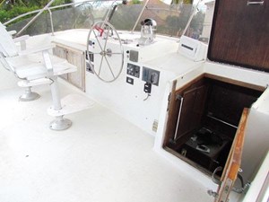 1982 Hatteras LRC Long Range Cruiser 40 41