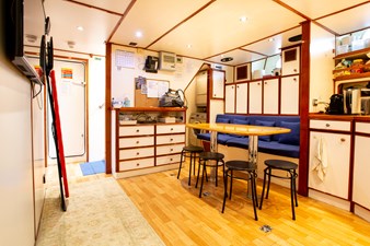 ALDONZA 36 Crew Quarters