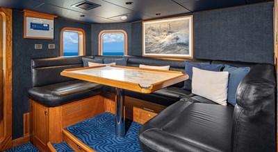 ASTERIA 24 Pilothouse Seating