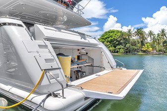 Ferretti Yachts Custom Line 94 92 