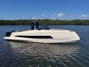 -  0 1_2023 37ft Astondoa 377 Coupe Outboard