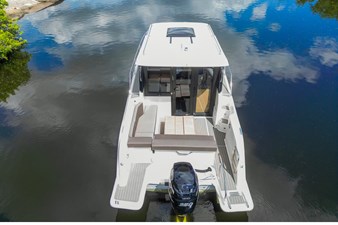 - 4 6_2023 30ft Vento Yachts V30 Weekender_single engine photos