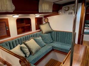 TRILLIUM 4 Salon Port Side