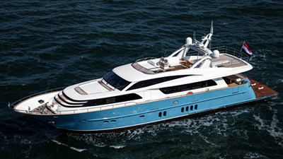 HELGA 1 VAN_DER_VALK_Raised_Pilothouse_Helga_exterior_03