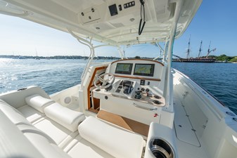 STARGAZER 19 Helm Area