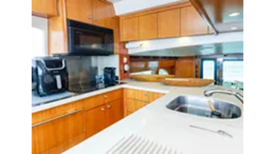 2007 Hatteras 64 Motor Yacht  25 