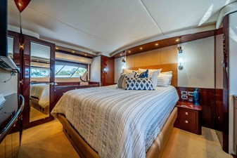 RECON ROYALE 9 Master stateroom