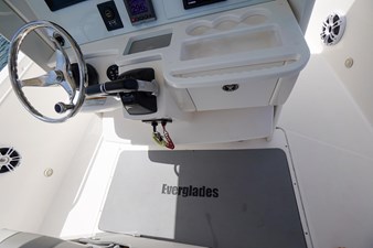 2012 Everglades 325 Center Console 22 