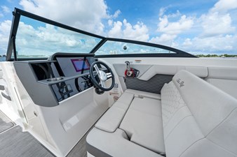 Sea Ray SDX 270 Outboard 22 23