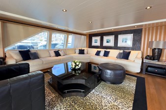 KIJO 52 The bridge deck saloon