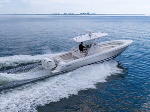 Intrepid 327 Center Console 1 32' Intrepid _ Drone-2