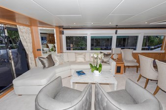 JOHNSON 93 OPEN BRIDGE 6 Salon aft to port