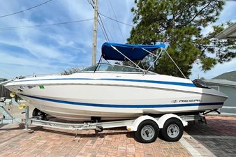 2008 Regal 2250 Cuddy 1 