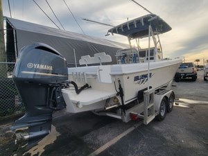2013 Bluewater Sportfishing 2550 2 