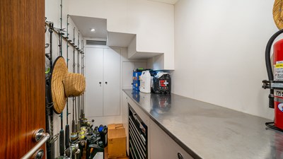 SEA N SEA 36 Tackle / Tool Room
