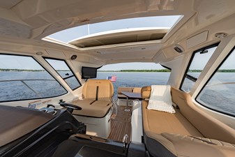 WATERVIEWS 9 Helm Aft View