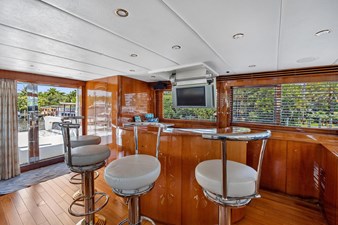 JEF82110L506 23 24_2006 82ft Jefferson Starship Pilothouse