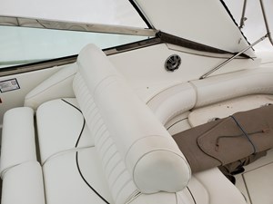 2002 Cruisers Yachts 4270 Express 7 