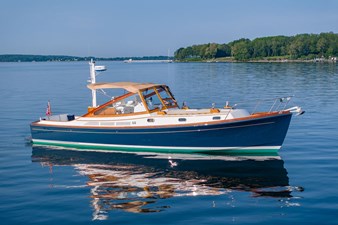 TARA JEANNE 1 TARA JEANNE, 2000 Morris Wolf Class 44: At Rest