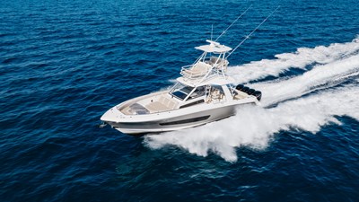 Boston Whaler 420 Outrage 18 