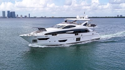 95 Raised Pilothouse 27 95' Azimut _ Drone-28