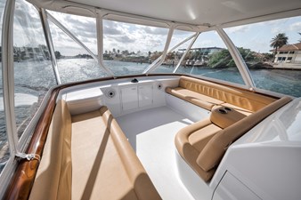 RAINMAKER 38 Flybridge-Forward Seating
